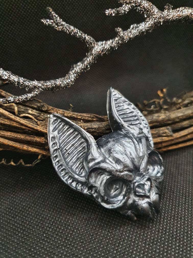Bat Skull fridge Magnet, Resin Skull Keyring, Black & Silver/Gold, Gothic Magnet, Black Resin Skull UK,Gothic Gift, Cute Gift, Vampire Fang