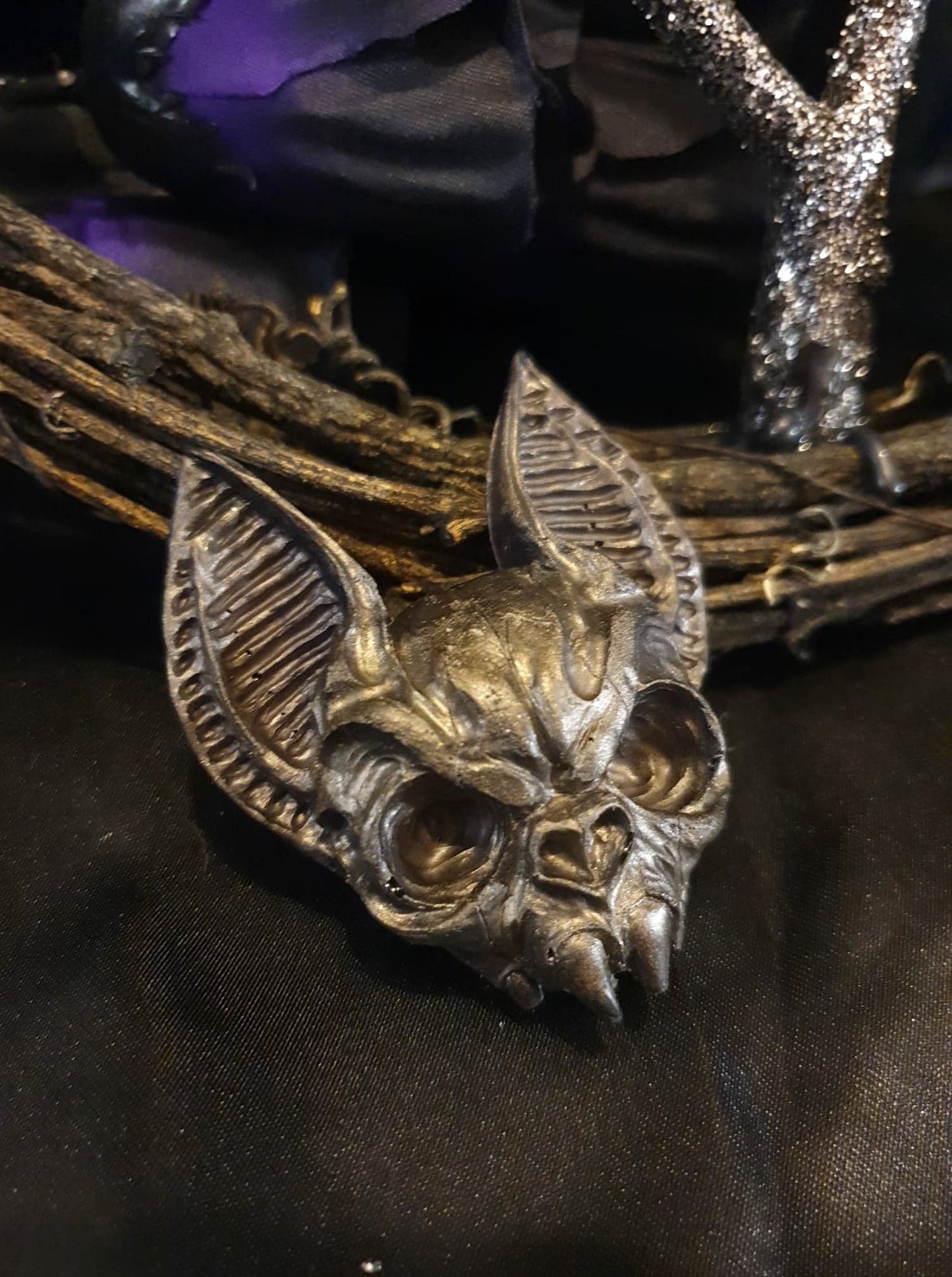Bat Skull fridge Magnet, Resin Skull Keyring, Black & Silver/Gold, Gothic Magnet, Black Resin Skull UK,Gothic Gift, Cute Gift, Vampire Fang
