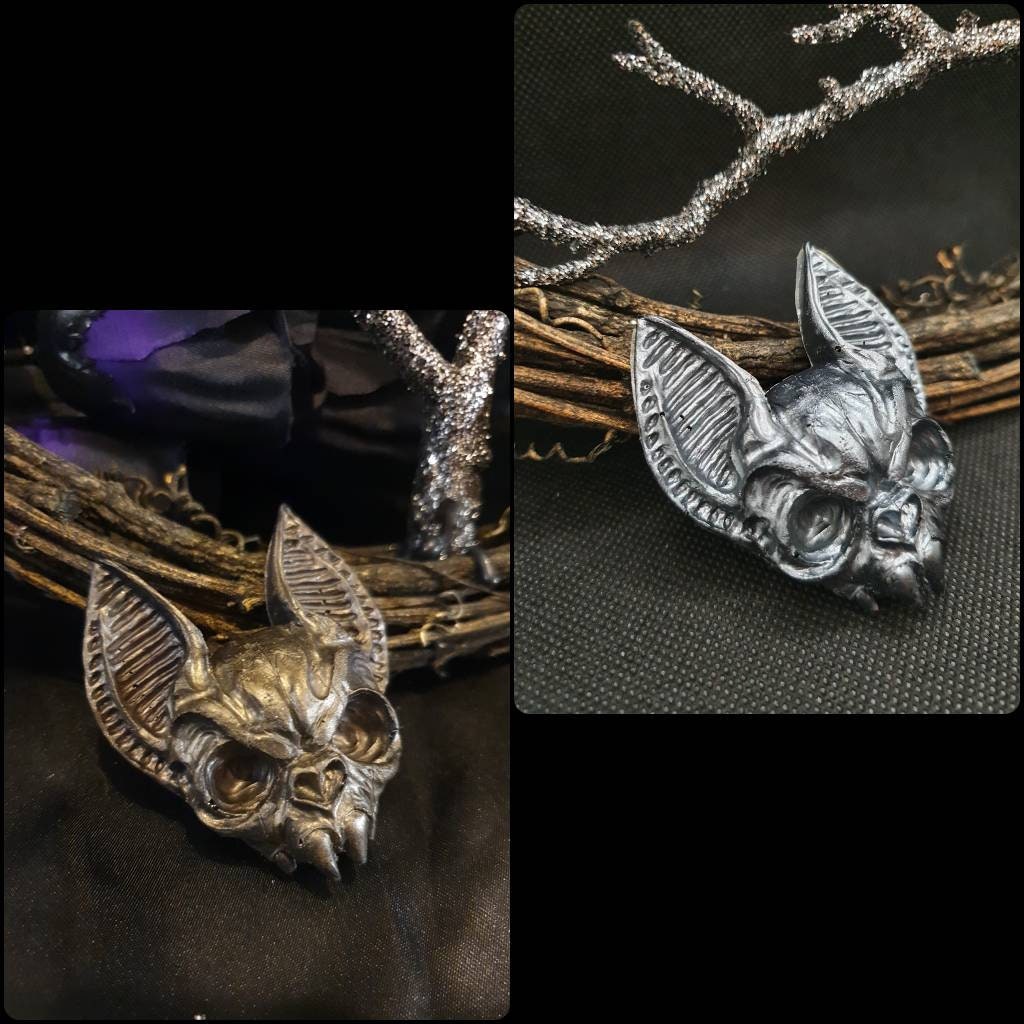 Bat Skull fridge Magnet, Resin Skull Keyring, Black & Silver/Gold, Gothic Magnet, Black Resin Skull UK,Gothic Gift, Cute Gift, Vampire Fang